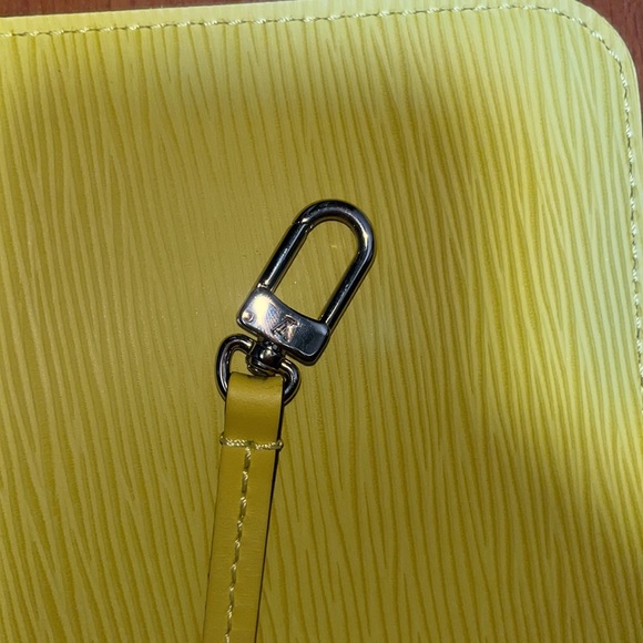 Louis Vuitton pochette pistachio ❤️ - Picture 4 of 8